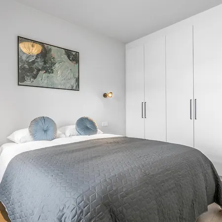 Modern 2-bedroom Apt In Prime Location Apartment