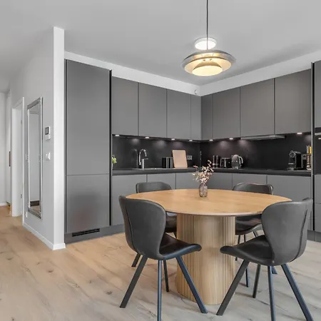Modern 2-bedroom Apt In Prime Location Reykjavik