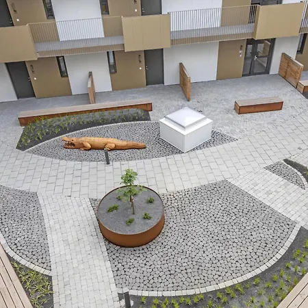 Modern 2-bedroom Apt In Prime Location *